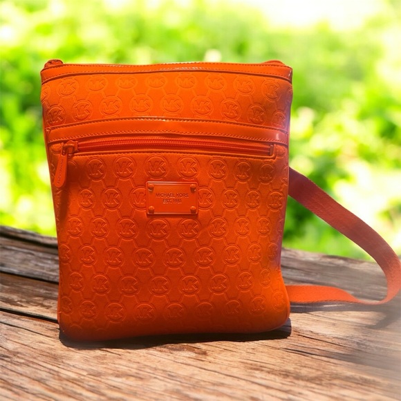 Michael Kors Neoprene and Patent Crossbody -EUC - Picture 2 of 7